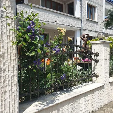 Lazur Guest house