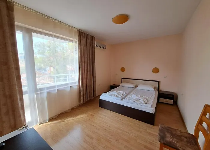 Guest house Lazur 4*